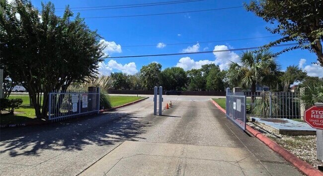 Building Photo - 18617 Egret Bay Blvd