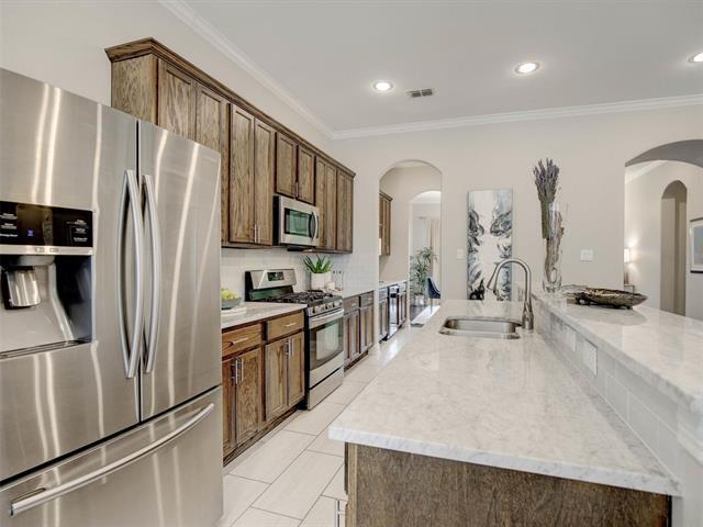 Building Photo - 2700 Gladstone Dr