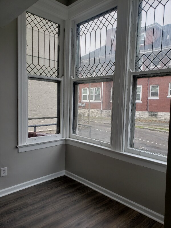 Building Photo - 945 Dana Ave