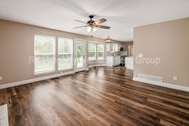 Building Photo - 2940 Wynridge Dr