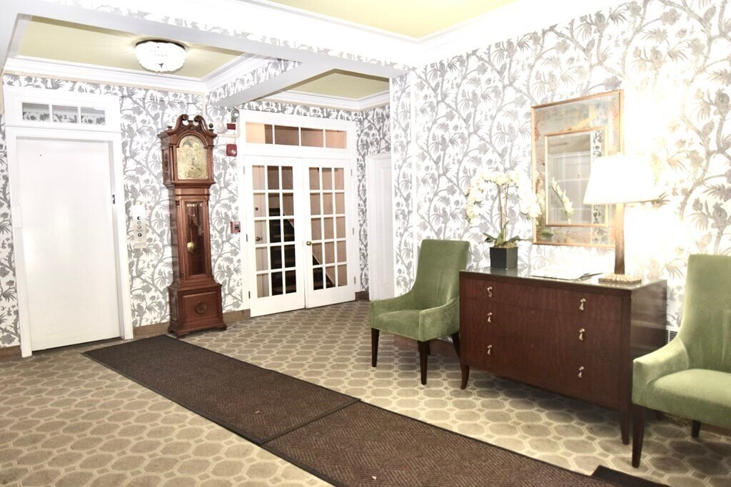 Building Photo - 33 Beacon St