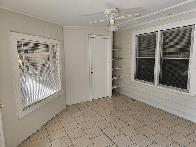 Building Photo - 1222 N Ridge Ave