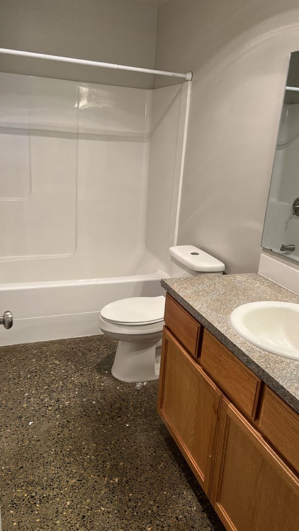 Building Photo - Charming 3-Bed Duplex with 2.5 Baths & 1600 Sq Ft - Prime Tacoma Location!