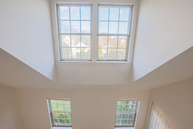 Building Photo - 3342 Garrison Cir