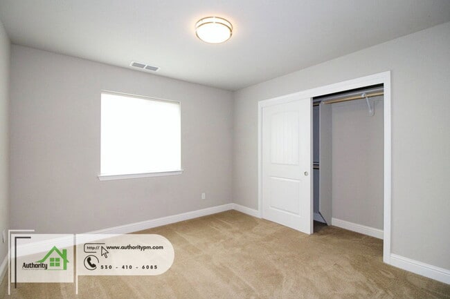 Building Photo - 867 Congaree Ln