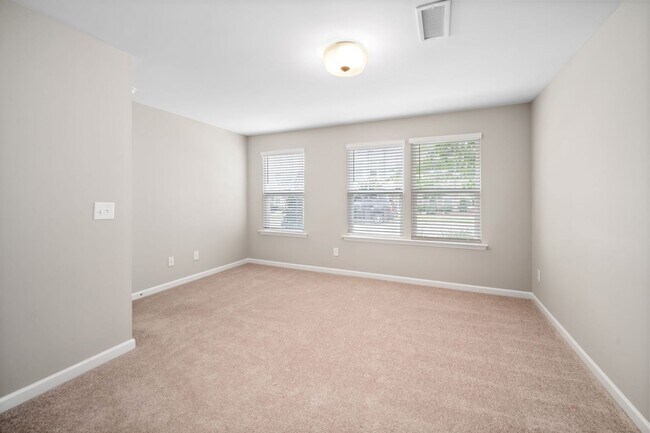 Building Photo - Everything You Need. All Right Here. Chic ...