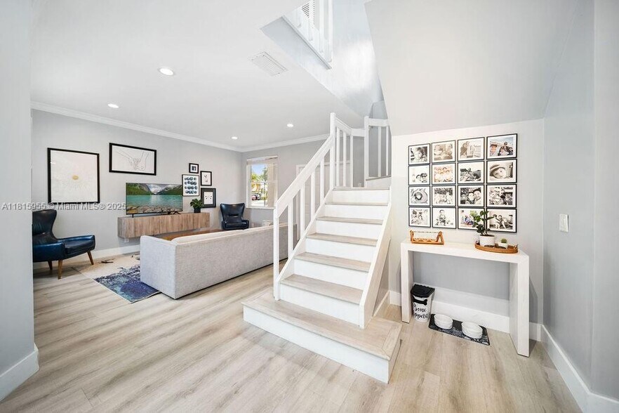 Building Photo - 721 Tanglewood Cir