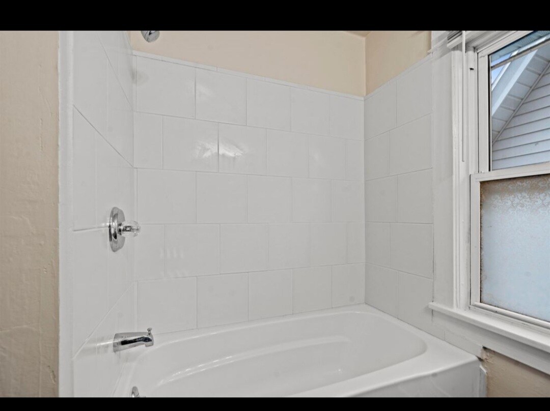 Building Photo - 93 Harrison Pl