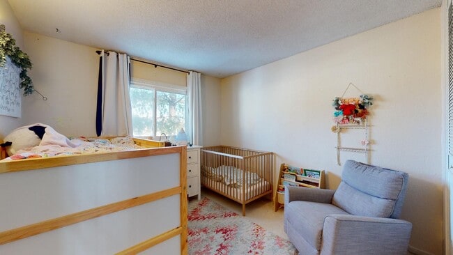 Building Photo - 542 Meadow Ct