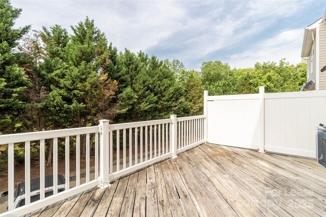 Building Photo - 9618 Blossom Hill Dr