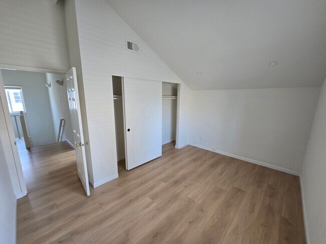 Building Photo - Beautiful Pasadena Townhouse