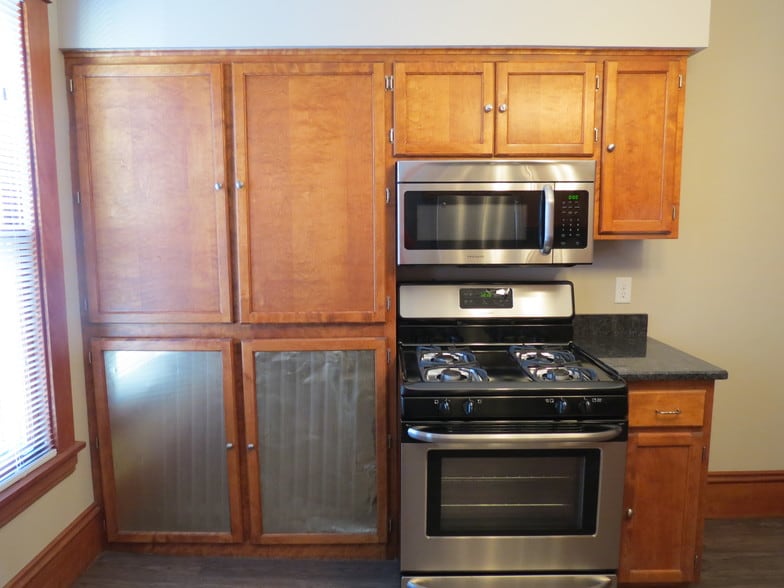 #1 View of Kitchen - 514 Franklin W Ave