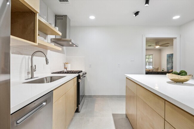 Building Photo - 3726 Las Palmas St