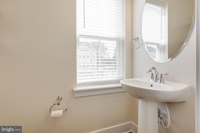 Building Photo - 2546 Buckthorn Dr