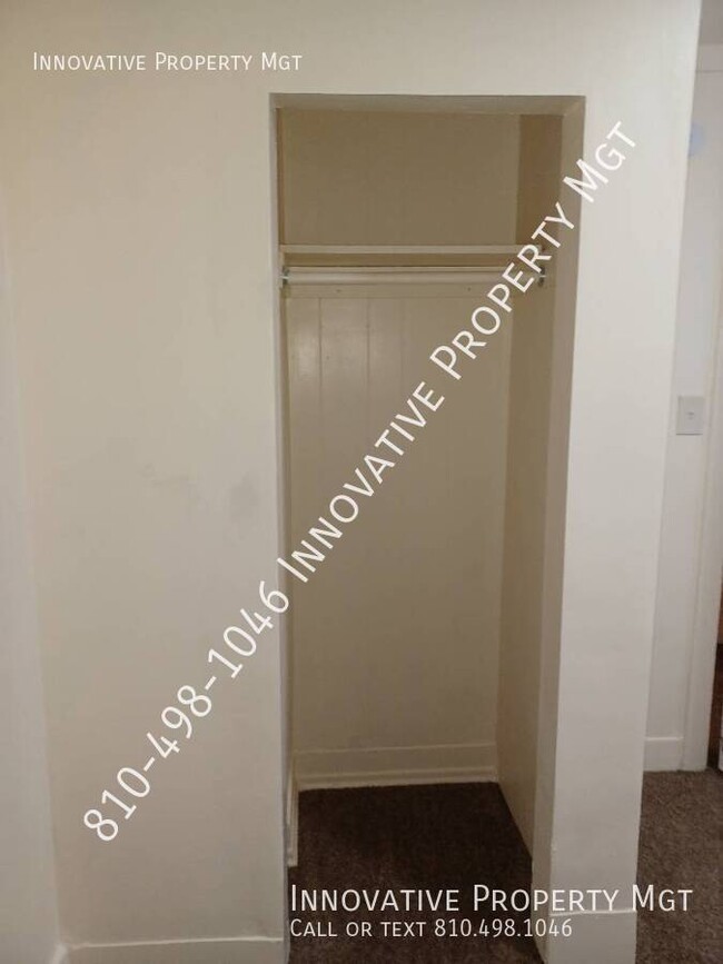 Building Photo - 1077 W Bergin Ave