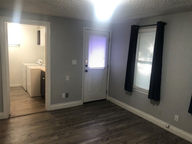 Building Photo - 905 Taulbee Ln