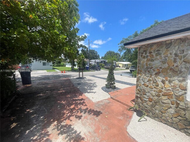 Building Photo - 5738 Garfield St