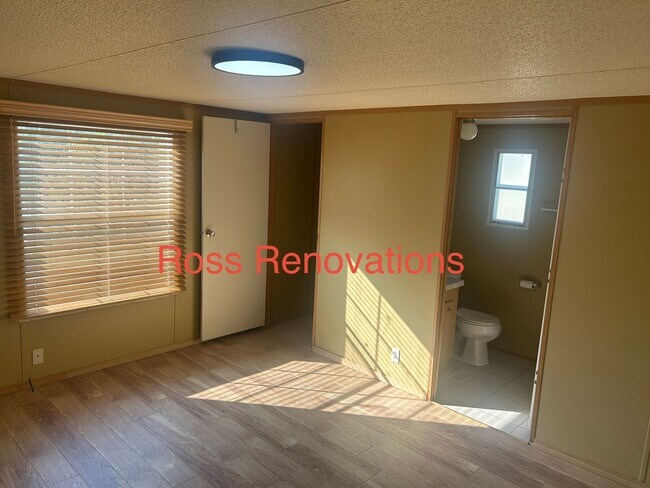 Building Photo - 2 Bedroom Available in West Portsmouth