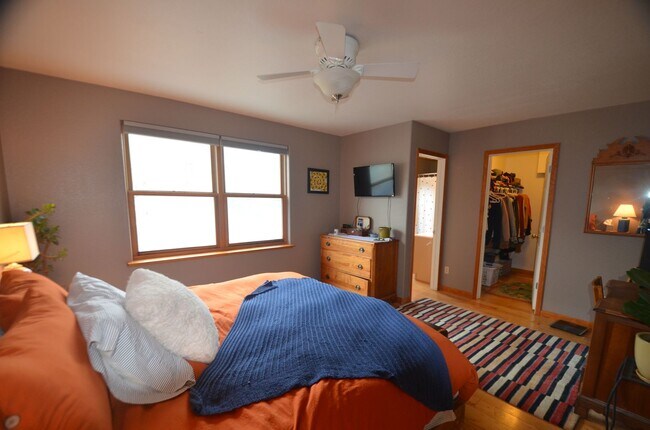 Building Photo - Placer Valley! 3bed/2.5 bath! Garage! 20 m...