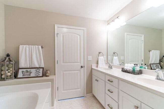 Building Photo - Gorgeous Home in Odenville! Fresh, Modern ...