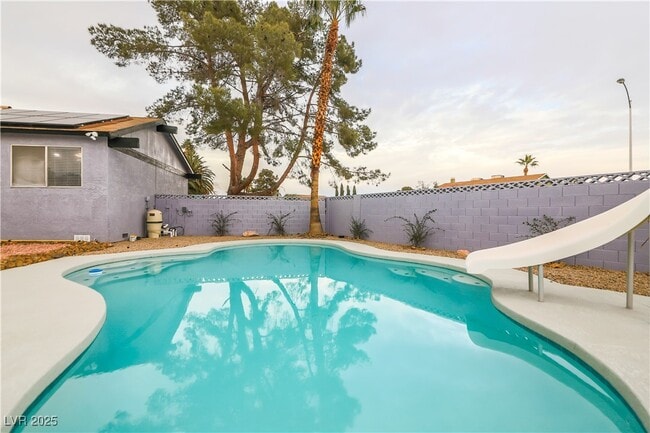 Building Photo - 5301 Opuntia St