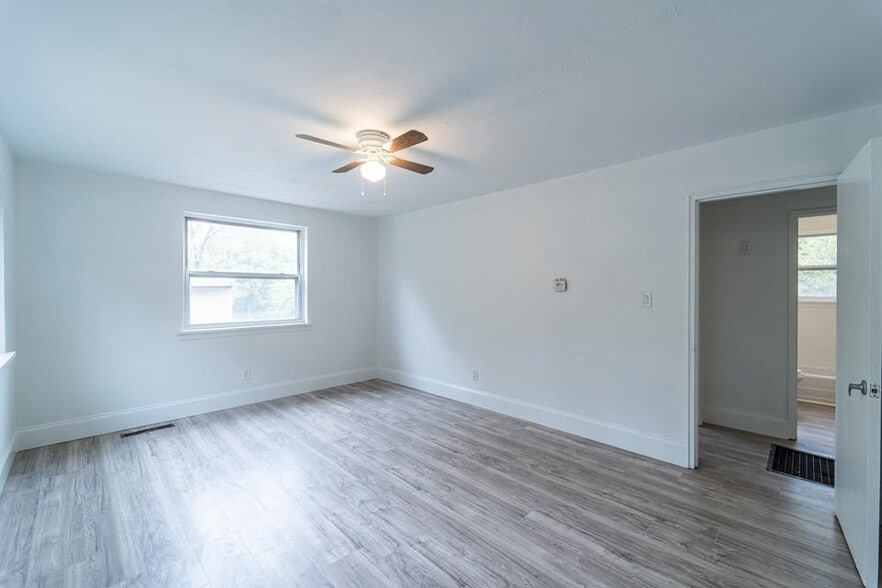 Building Photo - 434 3rd St SW