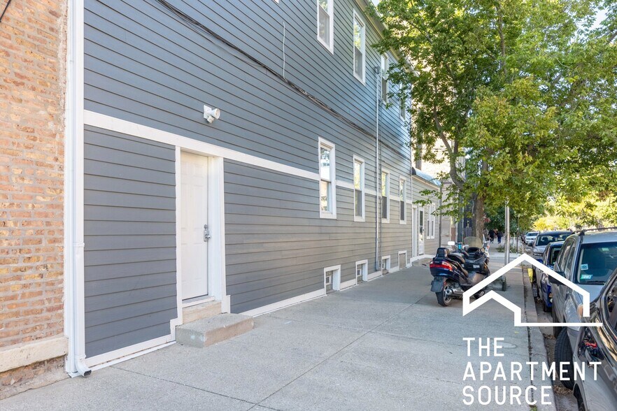 Building Photo - 1900 S Throop St