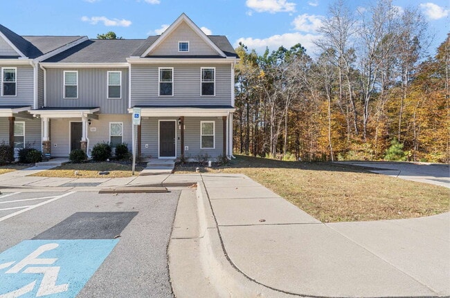 Building Photo - 2-Bed End Unit Townhome in Clayton