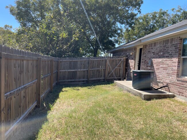 Building Photo - 217 W Avenue A