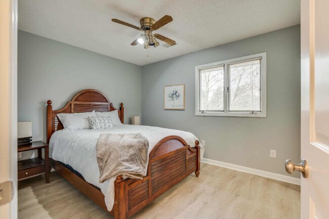 Building Photo - 5009 Emerald Dr