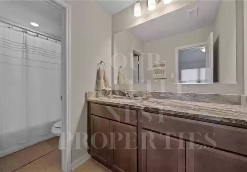 Building Photo - 10712 Fallbrook Rd