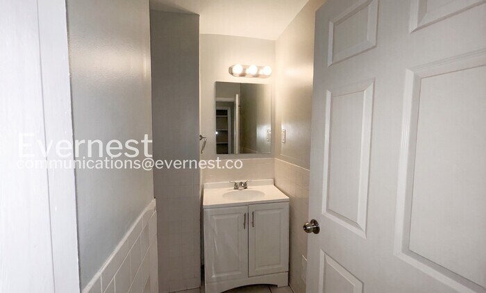 Building Photo - 3227 Hobart Dr NW