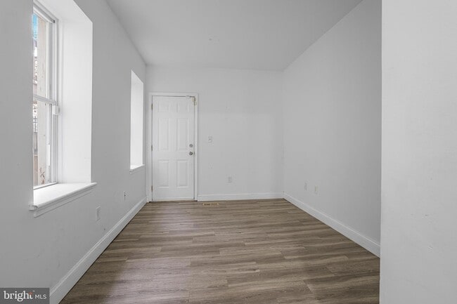 Building Photo - 609 W 9th St