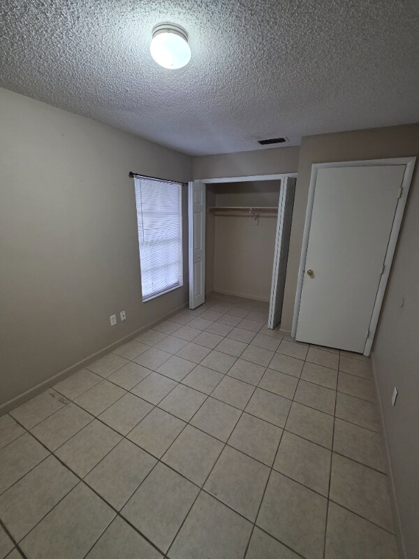 Building Photo - 1711 Ridgewood Ln