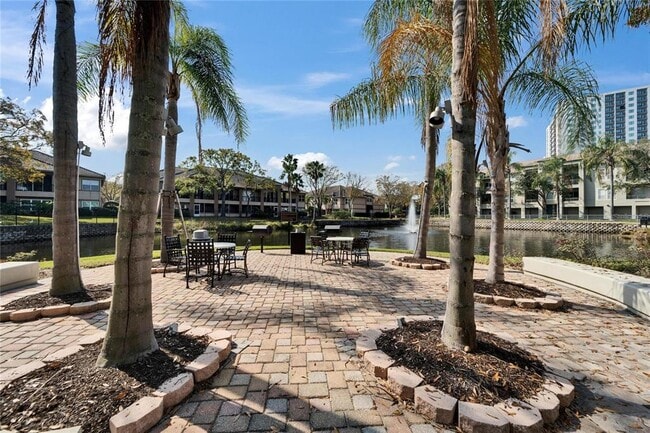 Building Photo - 705 Mainsail Dr