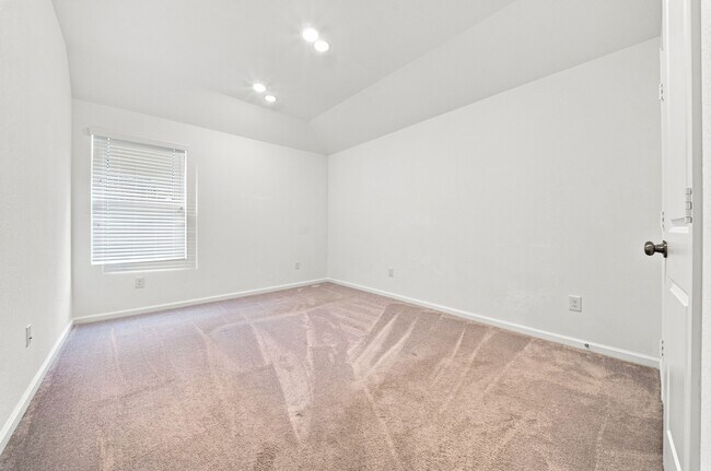 Building Photo - 4926 Chester Lk Ln