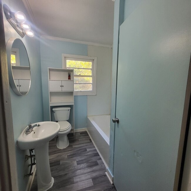 Building Photo - 112 Circle Dr