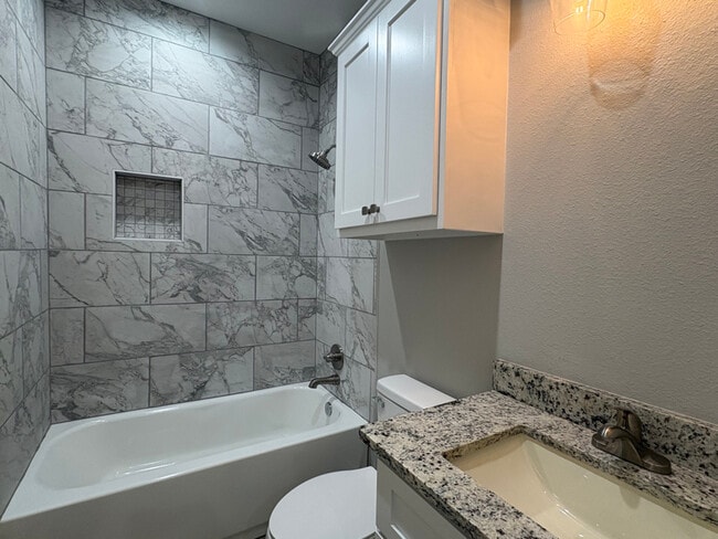 Building Photo - 408 S Gibson St