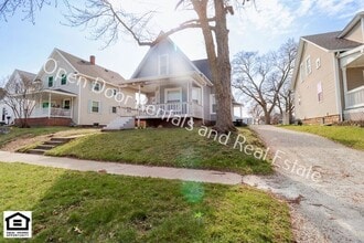 Building Photo - 515 1/2 N State St