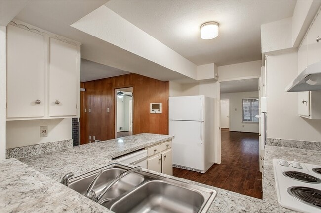 Building Photo - 7544 Brentcove Cir