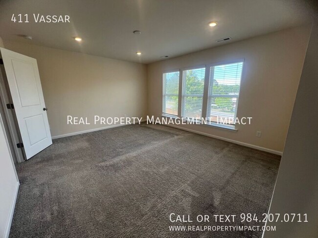 Building Photo - 411 Vassar-