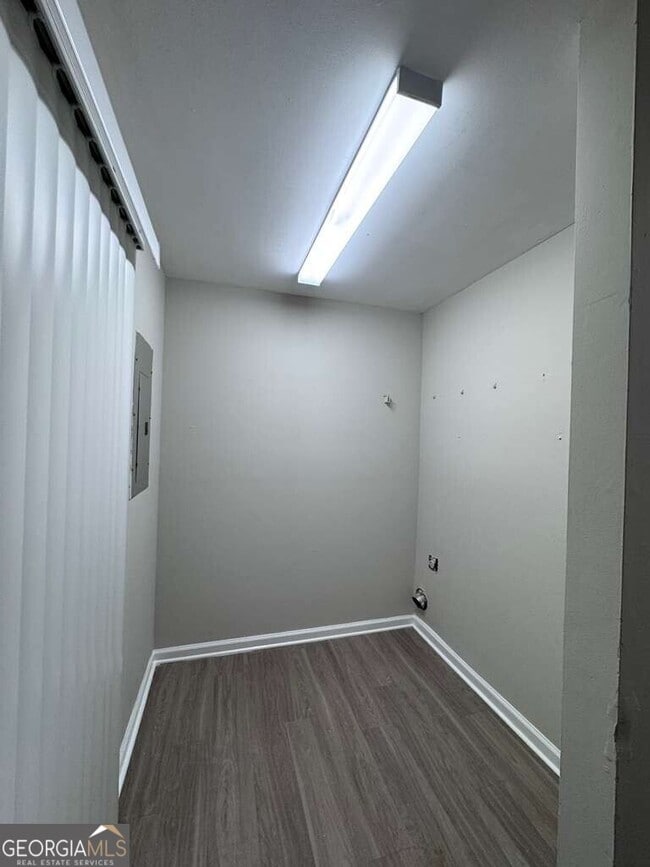 Building Photo - 400 Stonehaven Cir