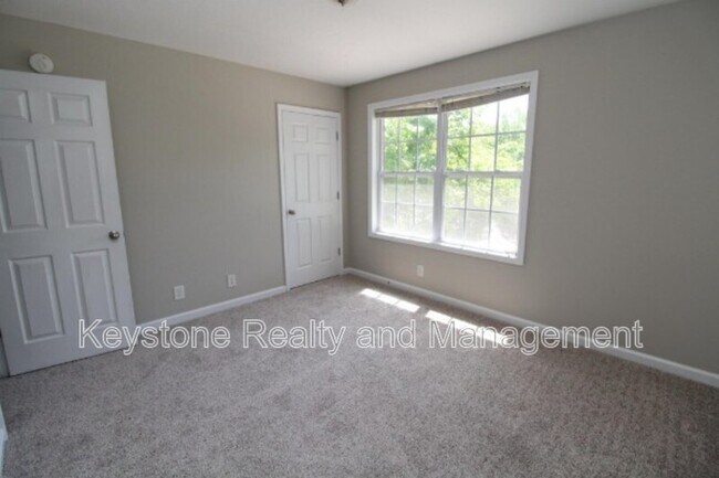 Building Photo - 938 Cumberland Dr