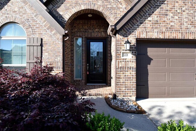 Building Photo - 221 Red Petal Wy