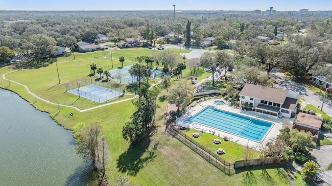 Building Photo - 14631 Lake Forest Dr