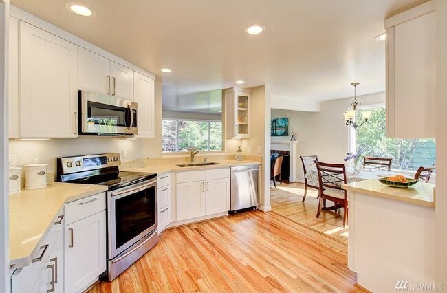 Building Photo - Serene Wedgwood home