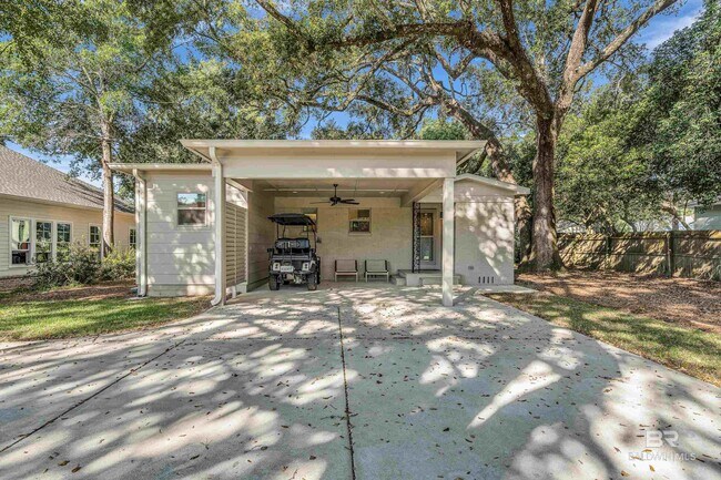 Building Photo - 357 Azalea St