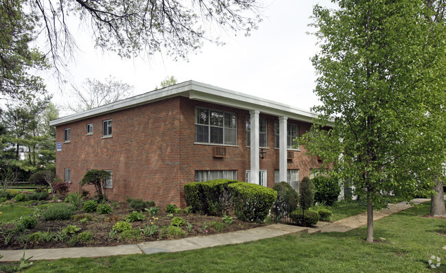 Primary Photo - White Bluff Apartments