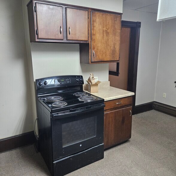 Kitchen 2 - 186 E Main St