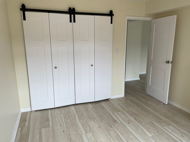 Building Photo - 9449 Bay Colony Dr